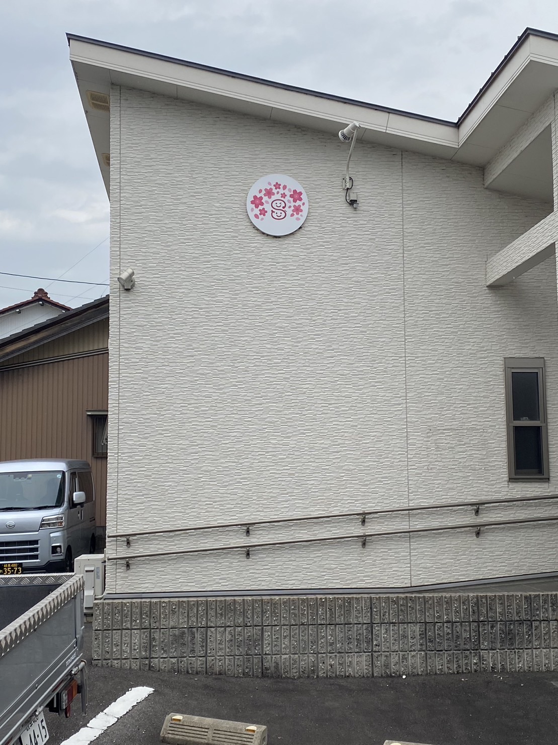 岐阜市・発達支援施設のかわいいウインドウサイン・壁面看板