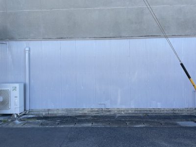 各務原市・解体屋さん 親しみやすいデザインの壁面看板&シャッターラッピング