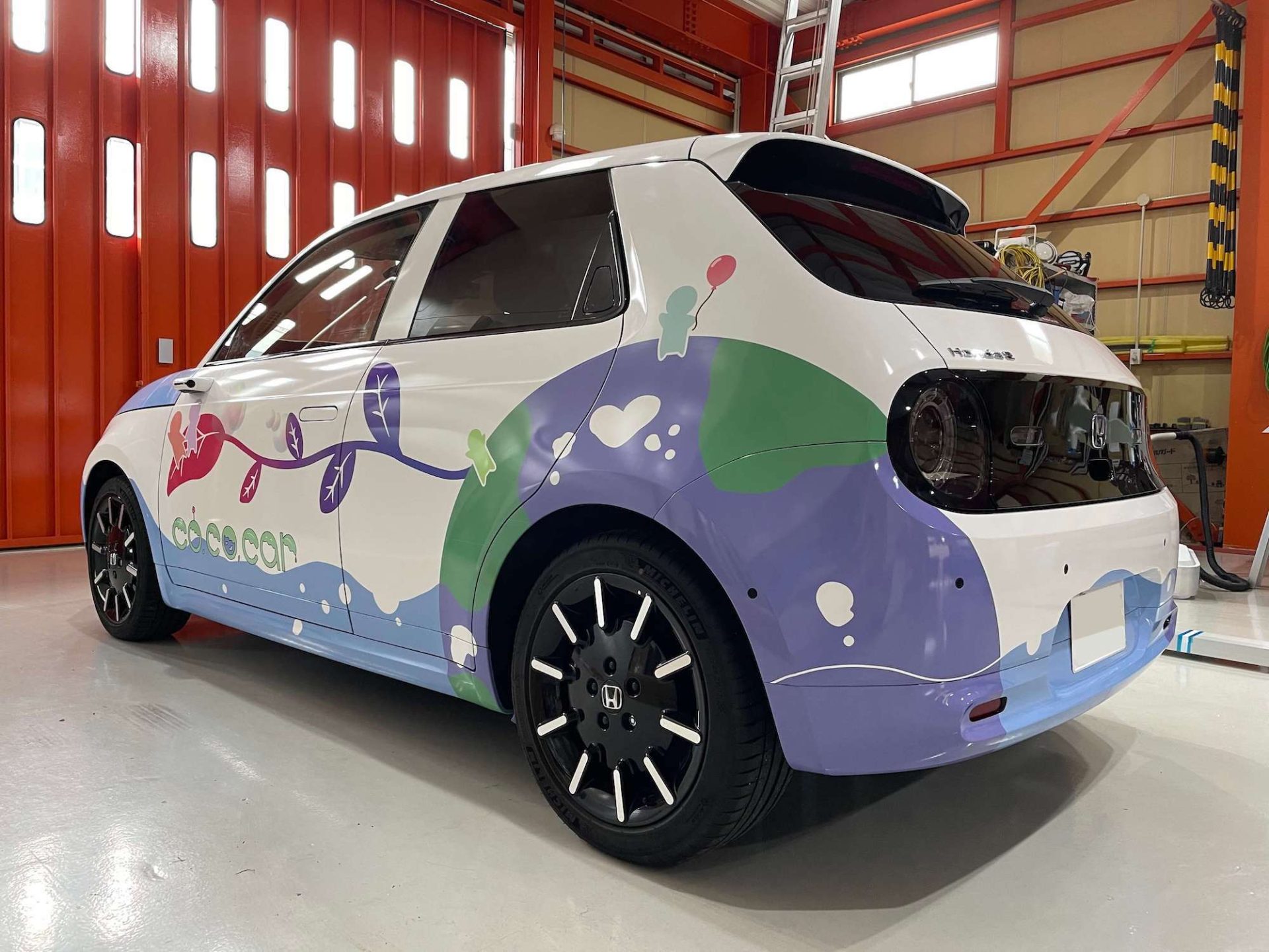 ホンダ様と学生さんがコラボしたカーラッピング