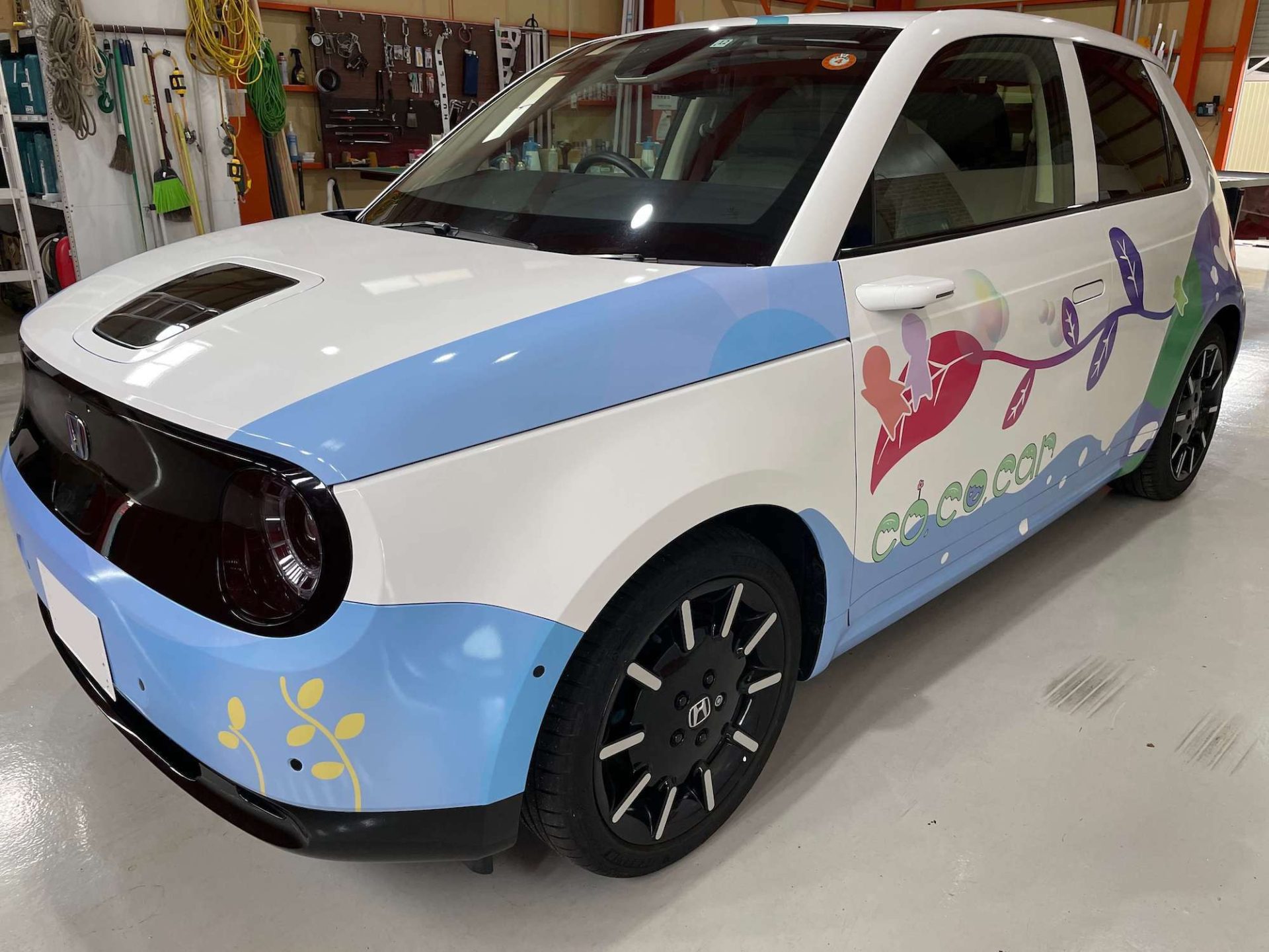 ホンダ様と学生さんがコラボしたカーラッピング