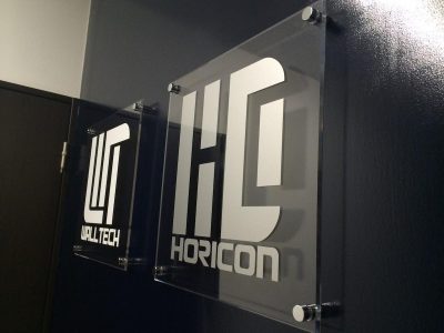 建設会社のアクリルプレートを製作しました